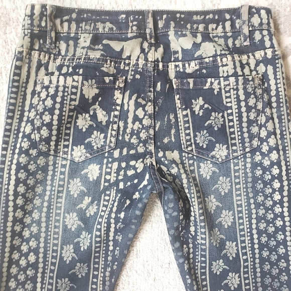 💎FREE PEOPLE 💎Rare, like new! size 28 Bali print festival raw hem flare jeans! - Picture 5 of 12